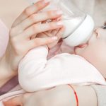 婴儿应该吃多少配方奶粉?