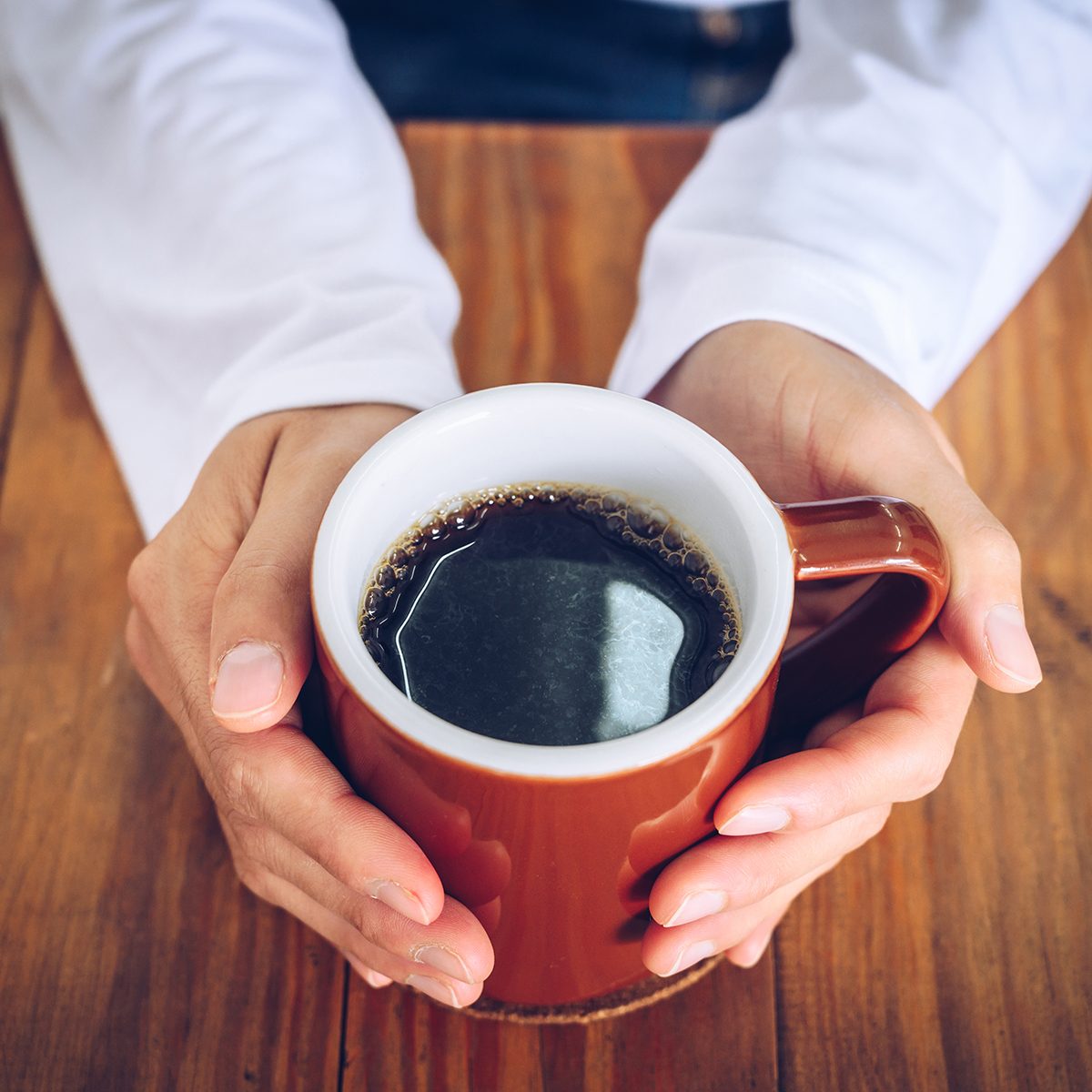 黑咖啡就是不添加糖、牛奶、奶油或其他添加剂的咖啡。