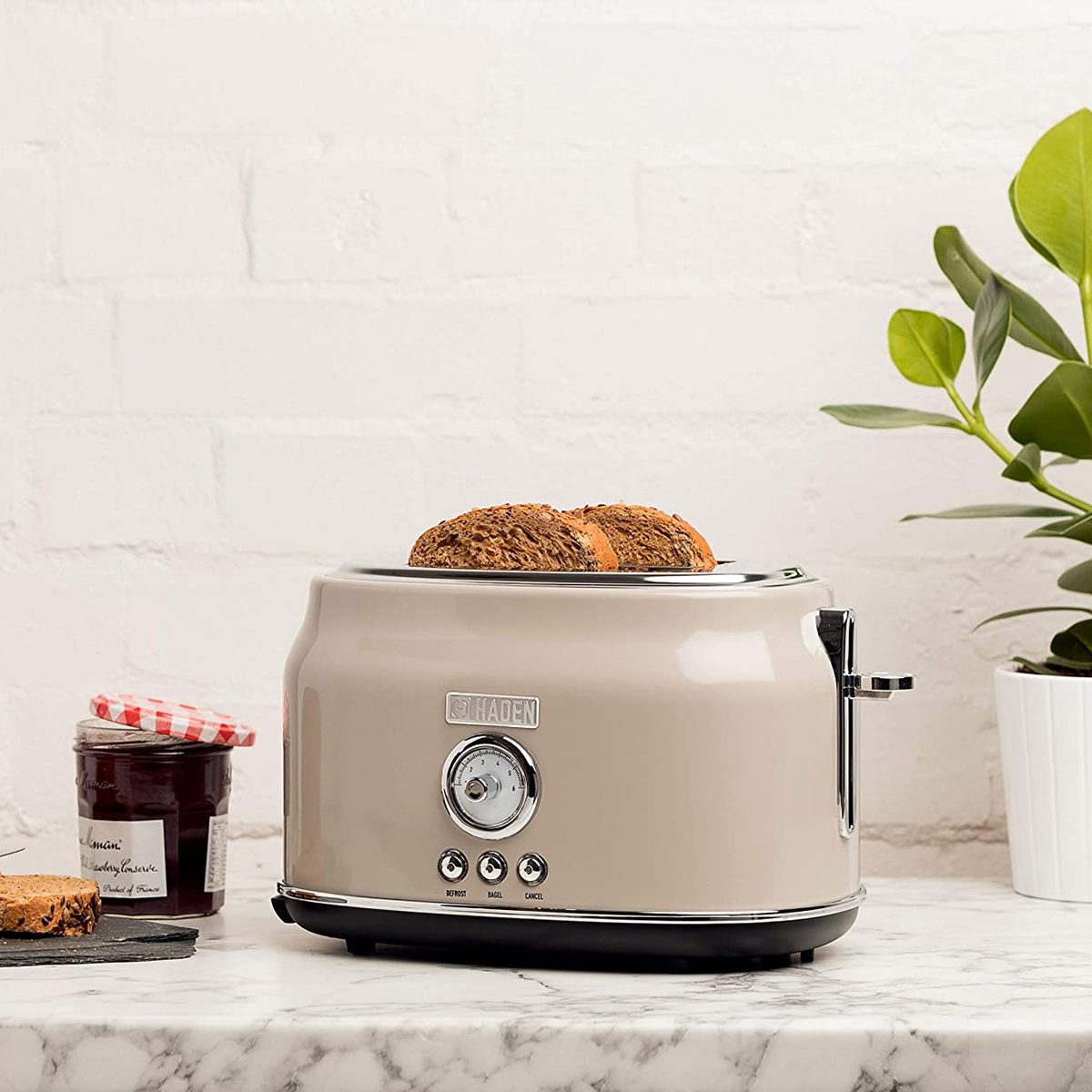 哈登DORSET 2片，宽槽，不锈钢复古烤面包机，可调褐变控制和取消，解冻和再热设置在腻子米色