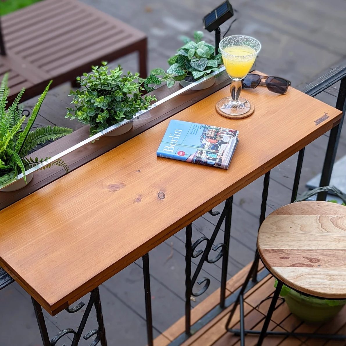 阳台桌子与太阳能Led灯酒吧Ecomm通过Etsy.com