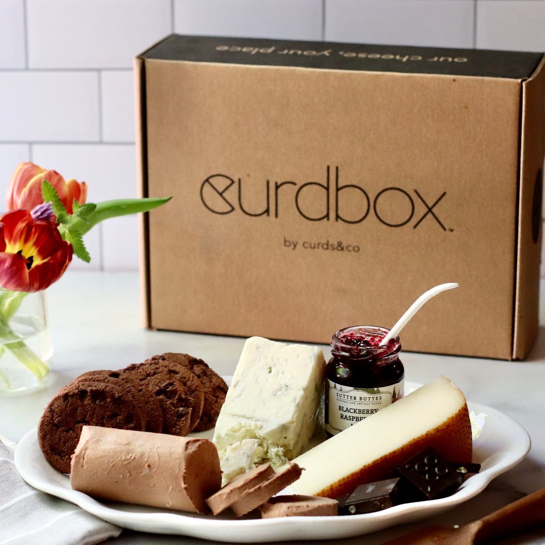 每月奶酪和配对电子邮件通过Curdbox.com