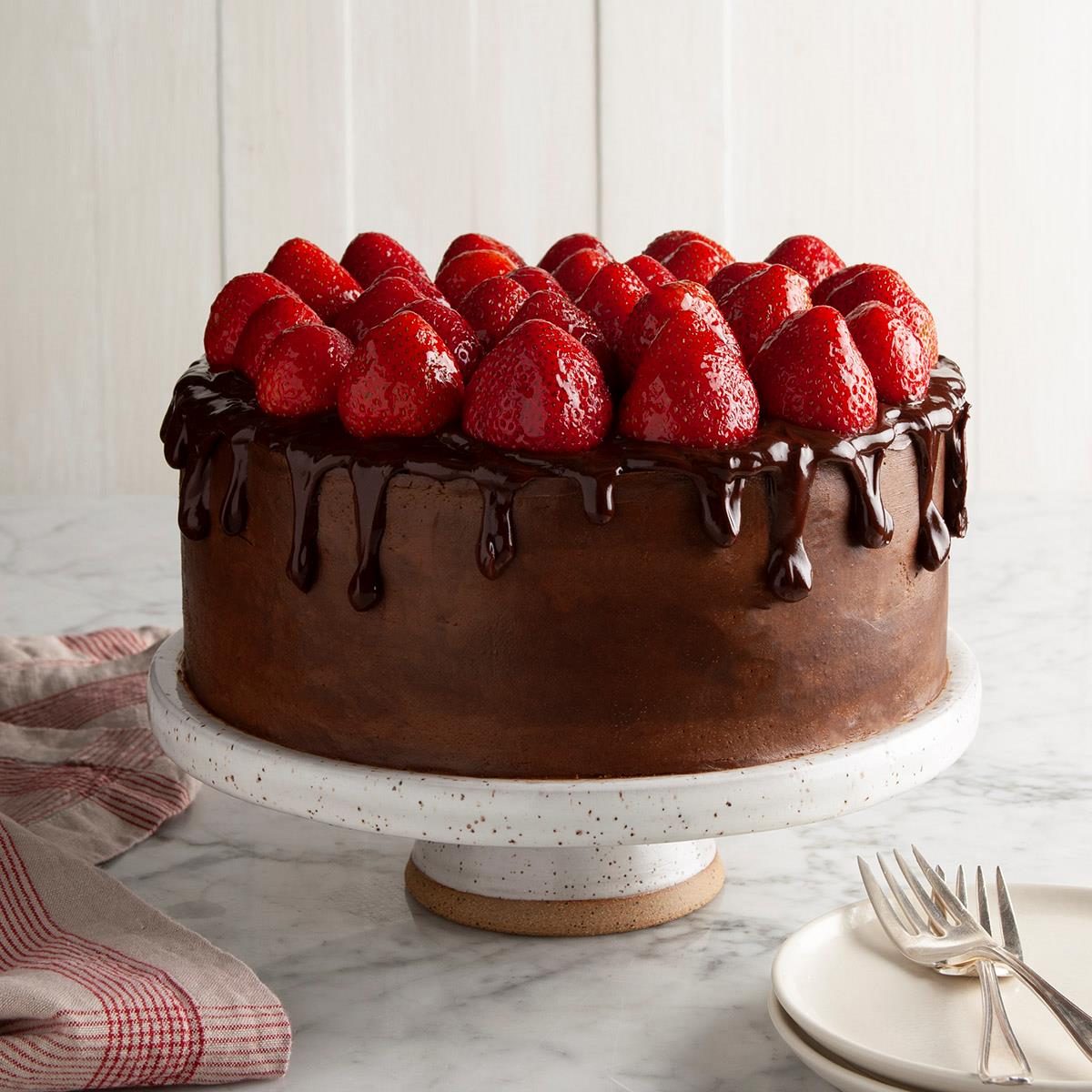 巧克力草莓庆祝蛋糕