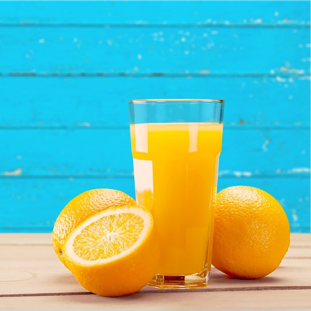 蓝底橙汁。