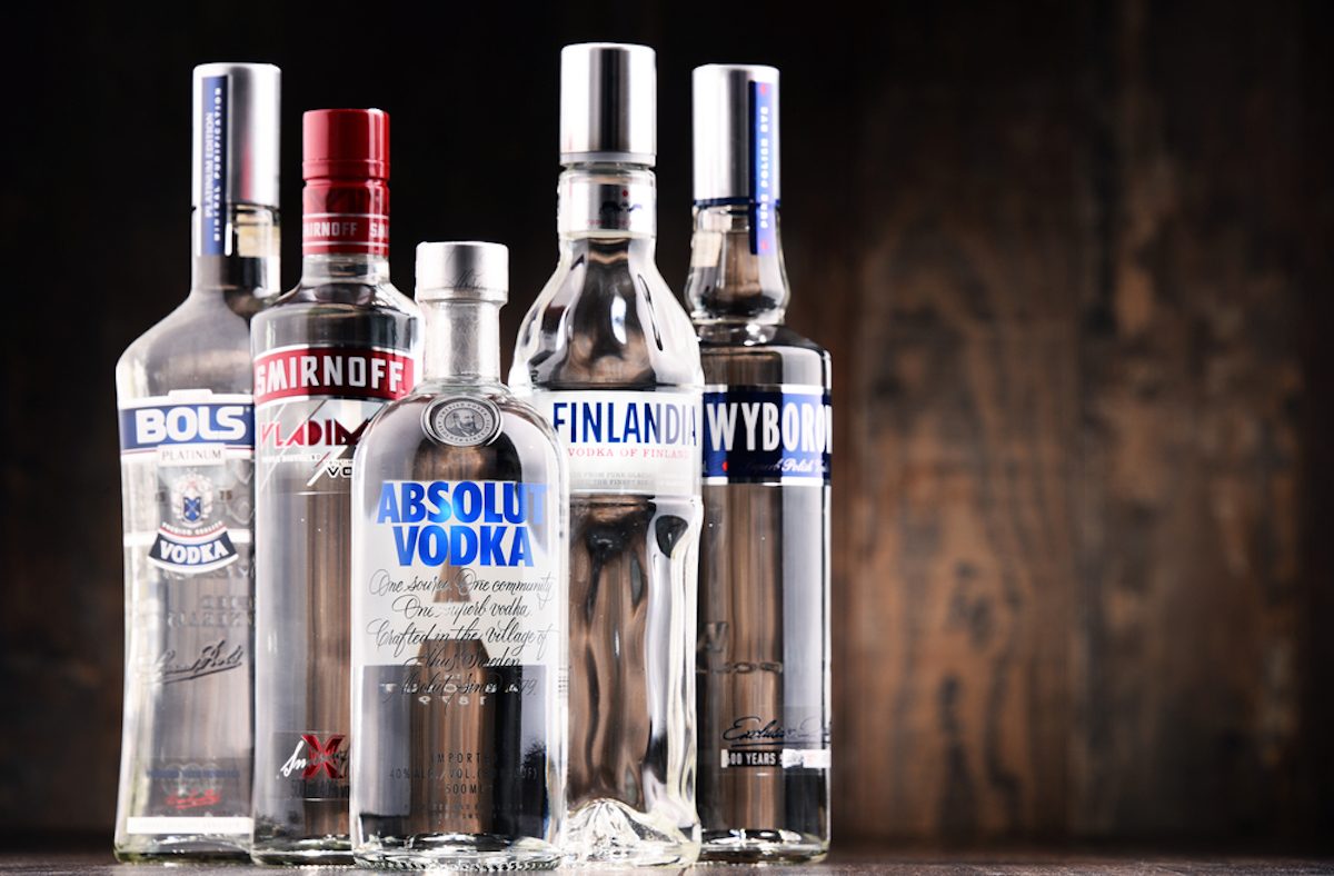 波兹南，波兰- 2017年5月31日:伏特加是世界上最大的国际贸易烈酒，估计每年销售约5亿箱9升装。