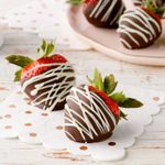 如何制作完美的巧克力草莓
